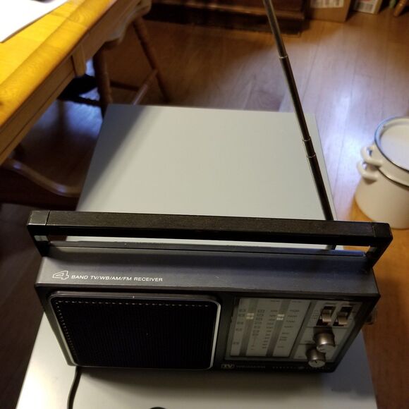 Vintage General Electric TV Sound WB/AM/FM Radio Receiver Model 7-2945A Working - Picture 5 of 12